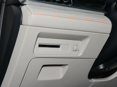 2024款 荣耀版 EV 520km 豪华型