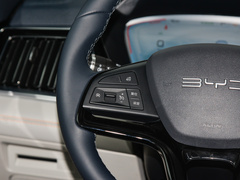 2024款 荣耀版 EV 520km 豪华型