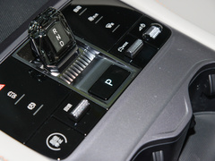 2024款 荣耀版 EV 520km 豪华型