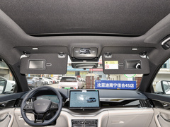2024款 荣耀版 EV 520km 尊贵型