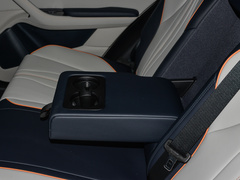 2024款 荣耀版 EV 520km 尊贵型