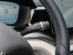 2024款 荣耀版 EV 520km 尊贵型