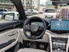 2024款 荣耀版 EV 520km 尊贵型