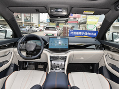 2024款 荣耀版 EV 520km 尊贵型