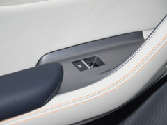 2024款 荣耀版 EV 520km 旗舰型