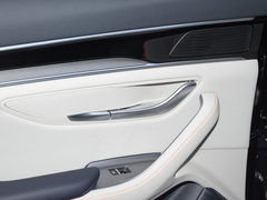2024款 荣耀版 EV 520km 旗舰型