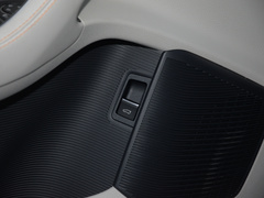 2024款 荣耀版 EV 520km 旗舰型