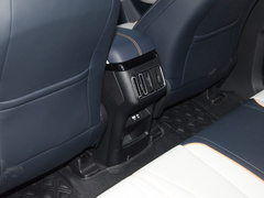2024款 荣耀版 EV 520km 旗舰型