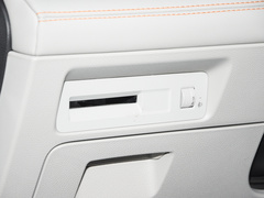 2024款 荣耀版 EV 520km 旗舰型