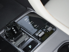 2024款 荣耀版 EV 520km 旗舰型