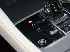 2024款 荣耀版 EV 520km 旗舰型