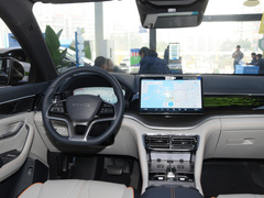 2024款 荣耀版 EV 520km 旗舰型