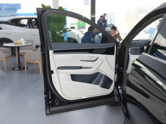 2024款 荣耀版 EV 520km 旗舰型