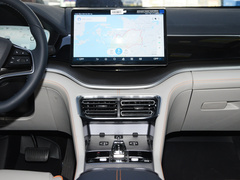 2024款 荣耀版 EV 520km 旗舰型