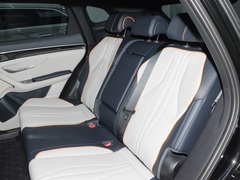 2024款 荣耀版 EV 520km 旗舰型