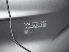 2024款 荣耀版 EV 520km 旗舰型