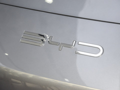 2024款 荣耀版 EV 520km 旗舰型