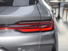 2024款 荣耀版 EV 520km 旗舰型