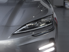 2024款 荣耀版 EV 520km 旗舰型
