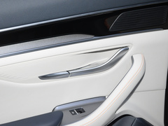 2024款 荣耀版 EV 520km 旗舰型