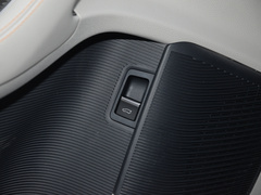 2024款 荣耀版 EV 520km 旗舰型