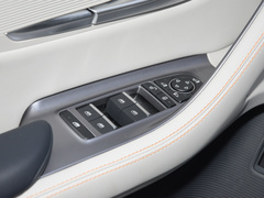 2024款 荣耀版 EV 520km 旗舰型
