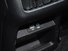 2024款 荣耀版 EV 520km 旗舰型