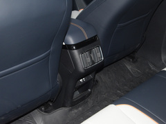 2024款 荣耀版 EV 520km 旗舰型