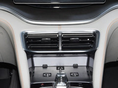 2024款 荣耀版 EV 520km 旗舰型