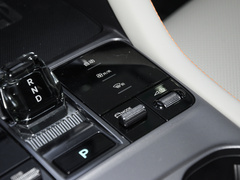 2024款 荣耀版 EV 520km 旗舰型