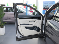 2024款 荣耀版 EV 520km 旗舰型