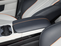 2024款 荣耀版 EV 520km 旗舰型