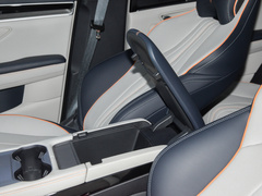 2024款 荣耀版 EV 520km 旗舰型