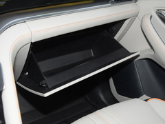 2024款 荣耀版 EV 520km 旗舰型