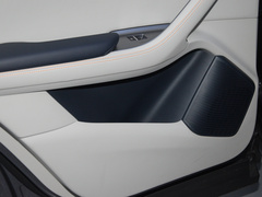 2024款 荣耀版 EV 520km 旗舰型