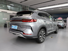 2024款 荣耀版 EV 520km 旗舰型