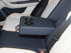 2024款 荣耀版 EV 520km 旗舰型