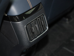 2024款 荣耀版 EV 520km 旗舰型