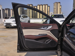 2024款 荣耀版 DM-i 1.5T 121km 旗舰型
