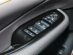 2024款 荣耀版 DM-i 100KM 尊贵型