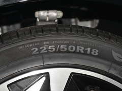2024款 荣耀版 700km 尊贵型