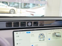 2024款 700 三激光后驱奢享版