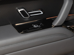 2024款 4.4 V8 SV Edition One 