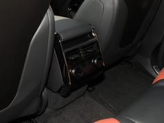 2024款 4.4 V8 SV Edition One 