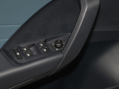 2024款 300TSI 两驱满月版
