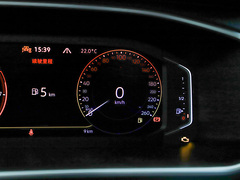 2024款 300TSI 两驱满月版