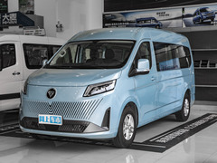 2024款 多功能版 2.0T手动 短轴平顶 后单胎5座