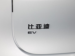 2024款 EV 荣耀版 635KM 四驱旗舰型