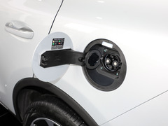 2024款 EV 荣耀版 635KM 四驱旗舰型