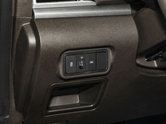 2024款 2.0L CNG中级营运舒适版 7座